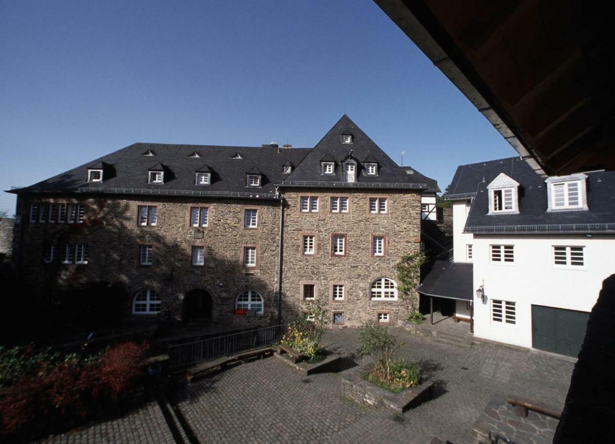 Burg Apartment